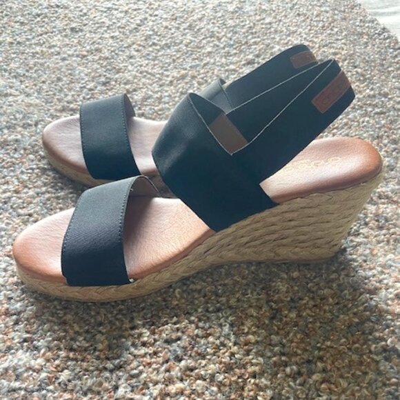 Tommy Bahama Wedge Sandal - Picture 1 of 2